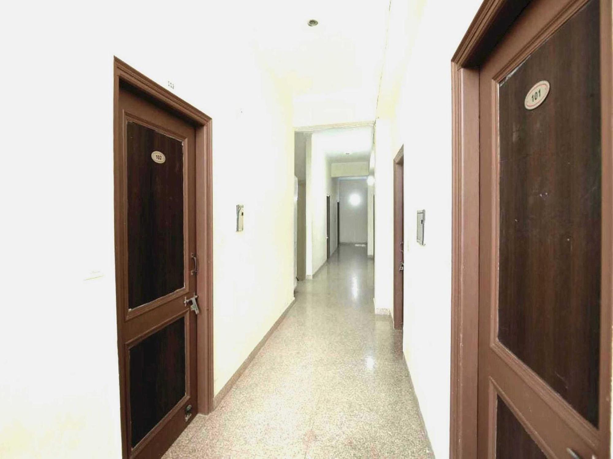 Oyo 91941 Hotel Golden Crown Sirhind Zewnętrze zdjęcie