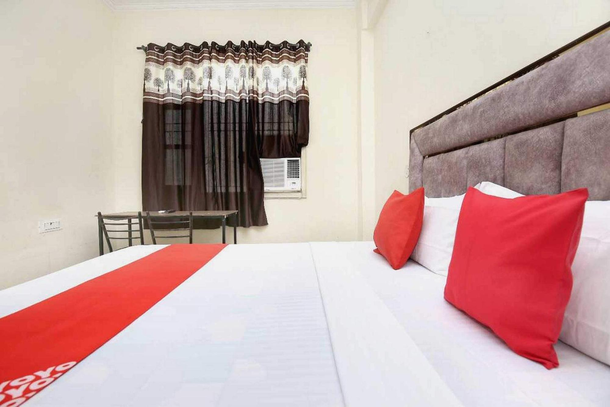 Oyo 91941 Hotel Golden Crown Sirhind Zewnętrze zdjęcie