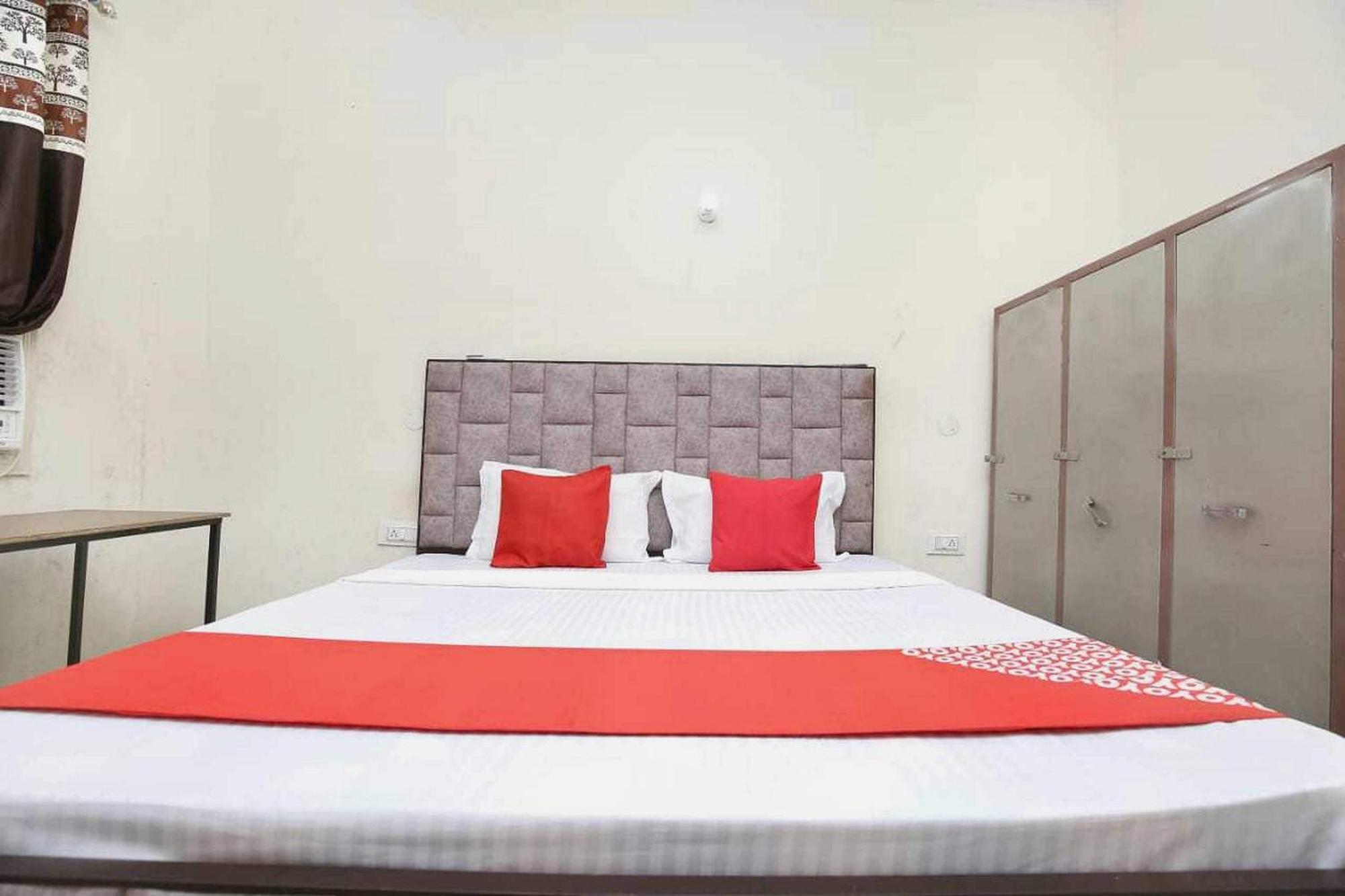 Oyo 91941 Hotel Golden Crown Sirhind Zewnętrze zdjęcie