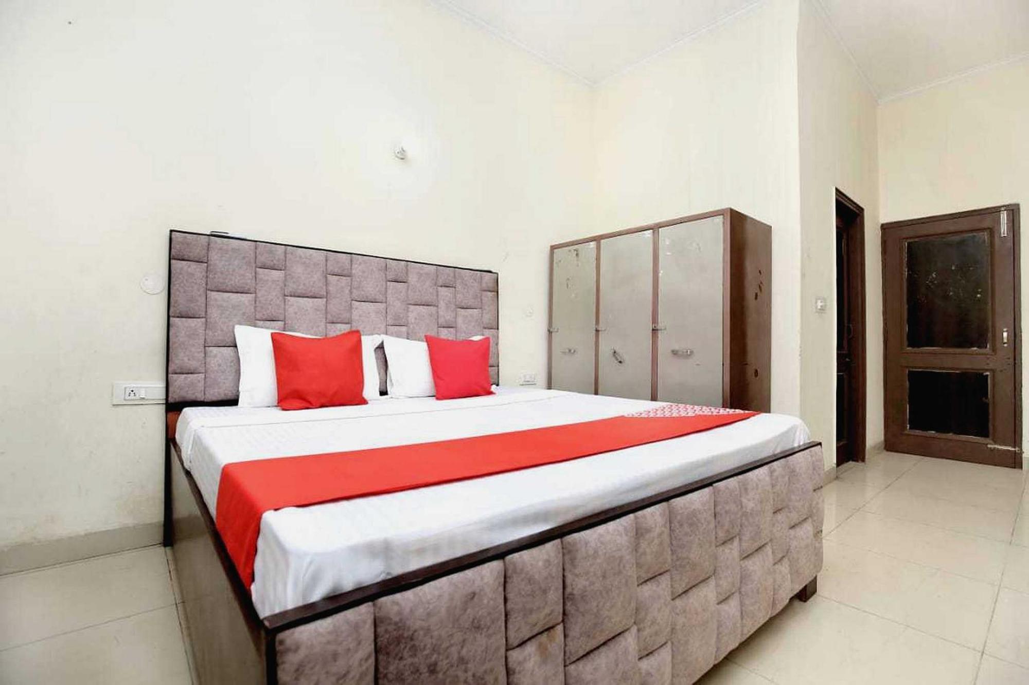 Oyo 91941 Hotel Golden Crown Sirhind Zewnętrze zdjęcie