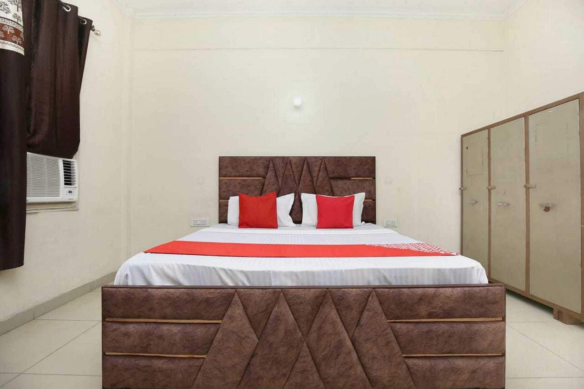 Oyo 91941 Hotel Golden Crown Sirhind Zewnętrze zdjęcie