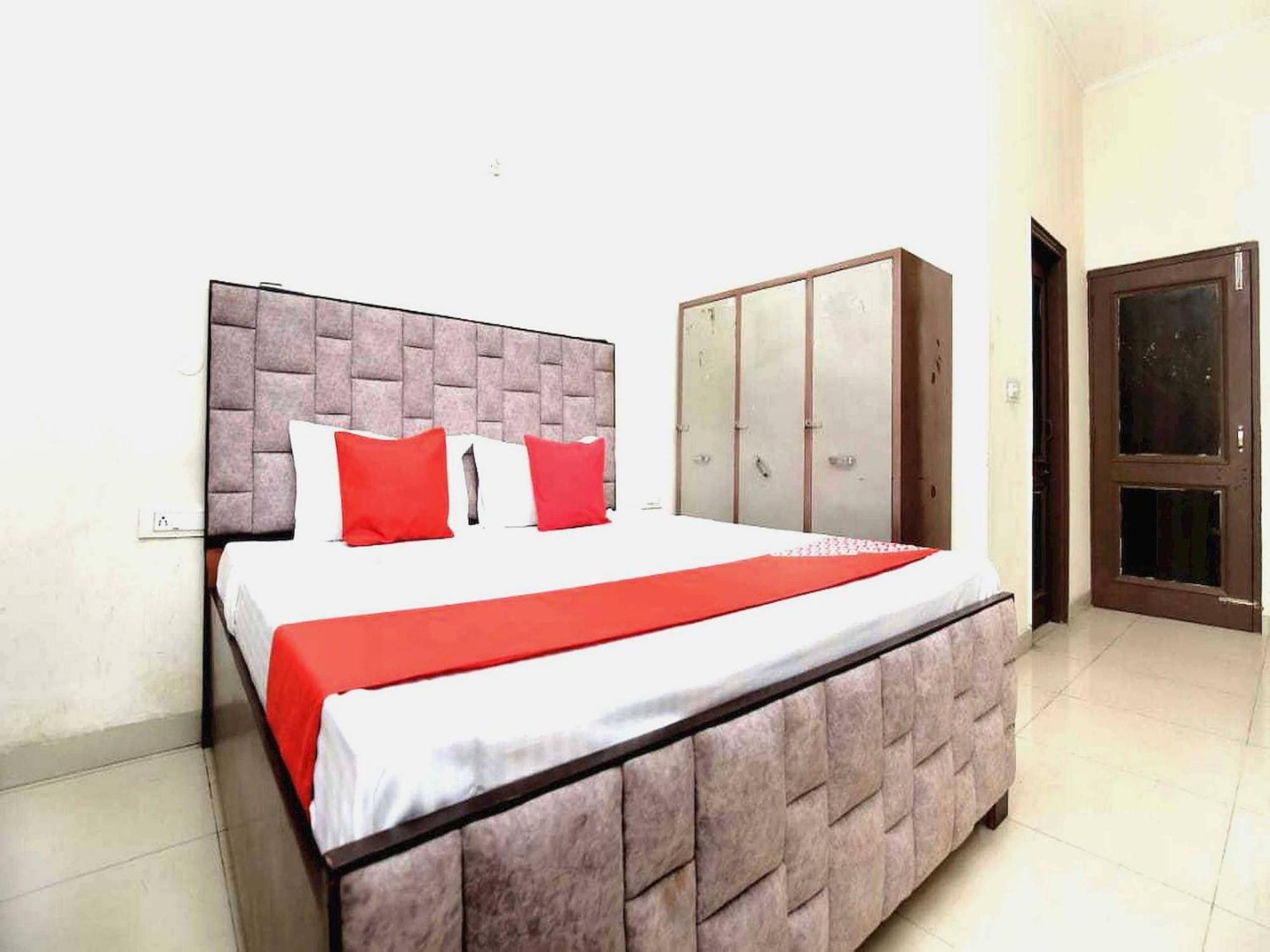 Oyo 91941 Hotel Golden Crown Sirhind Zewnętrze zdjęcie