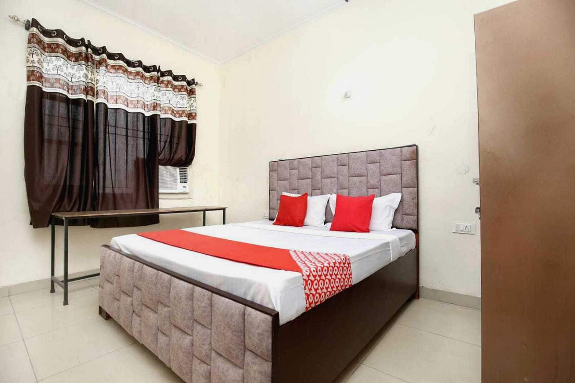 Oyo 91941 Hotel Golden Crown Sirhind Zewnętrze zdjęcie