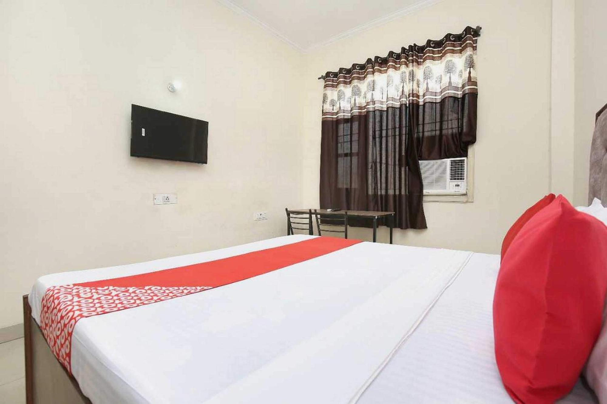 Oyo 91941 Hotel Golden Crown Sirhind Zewnętrze zdjęcie