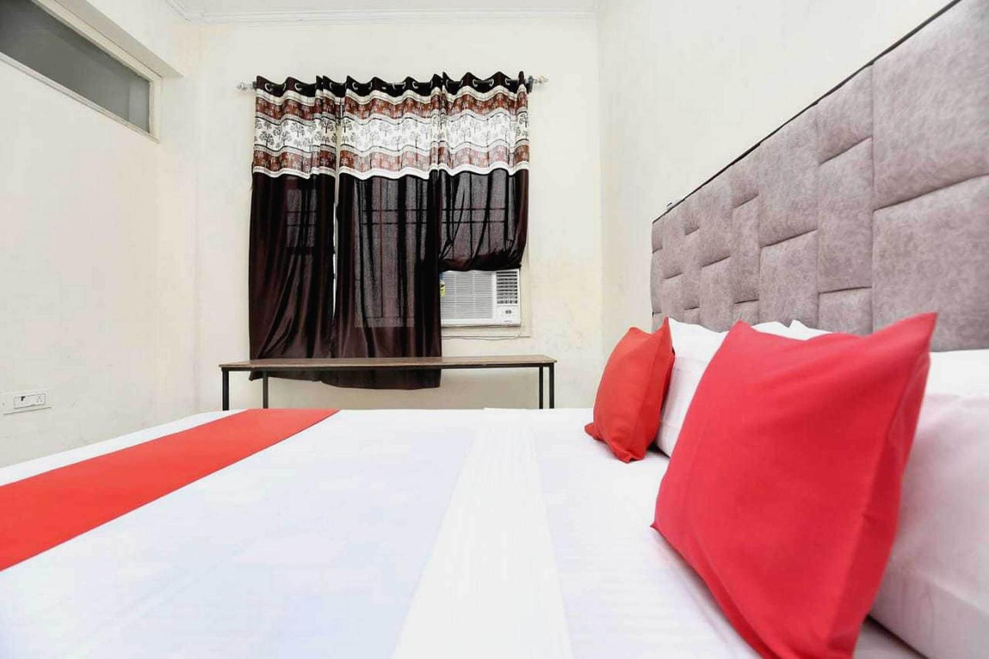 Oyo 91941 Hotel Golden Crown Sirhind Zewnętrze zdjęcie