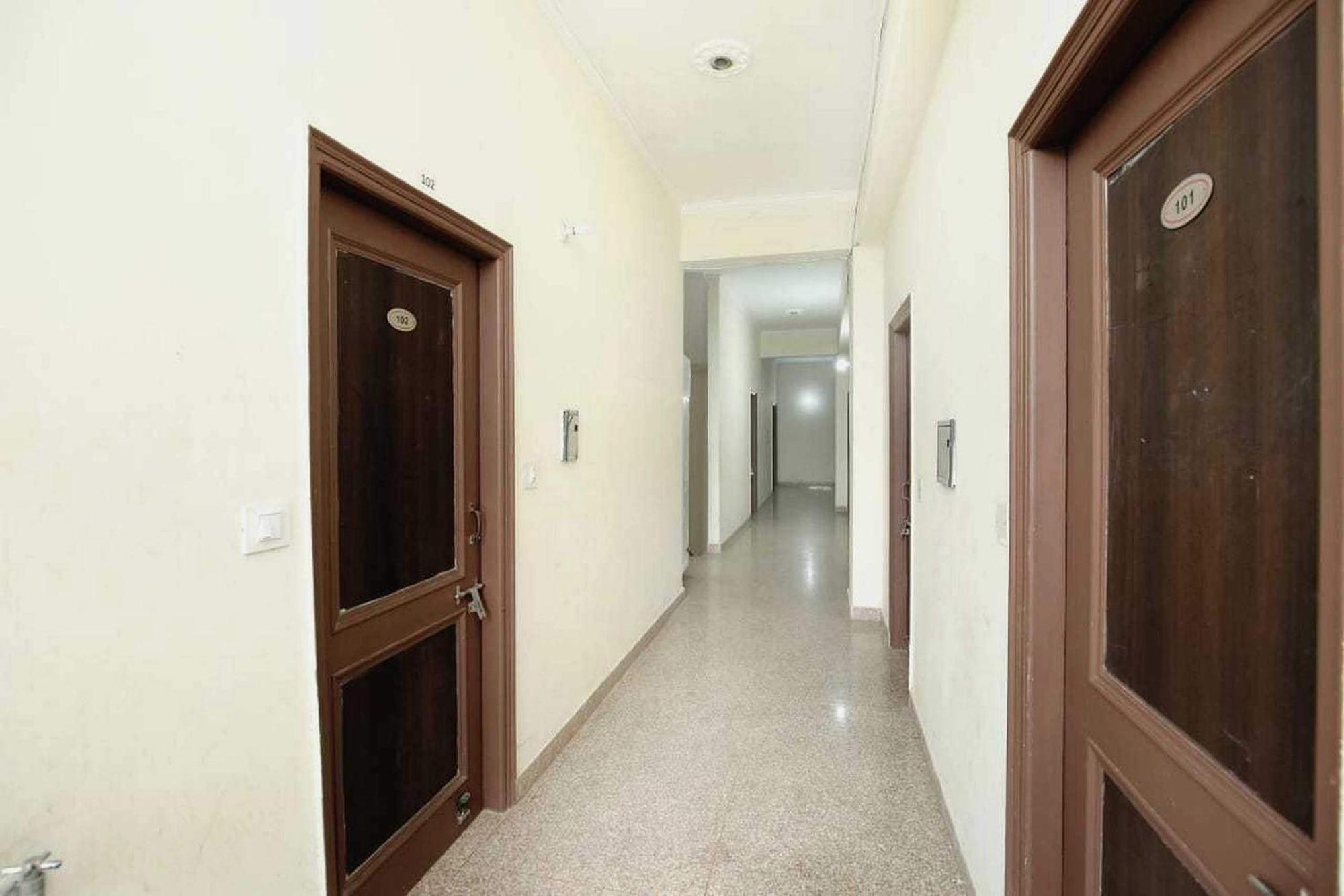 Oyo 91941 Hotel Golden Crown Sirhind Zewnętrze zdjęcie