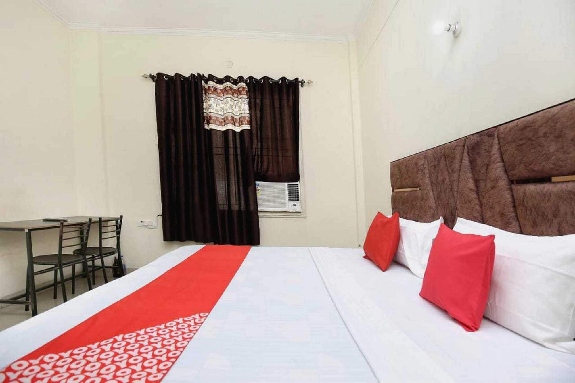 Oyo 91941 Hotel Golden Crown Sirhind Zewnętrze zdjęcie